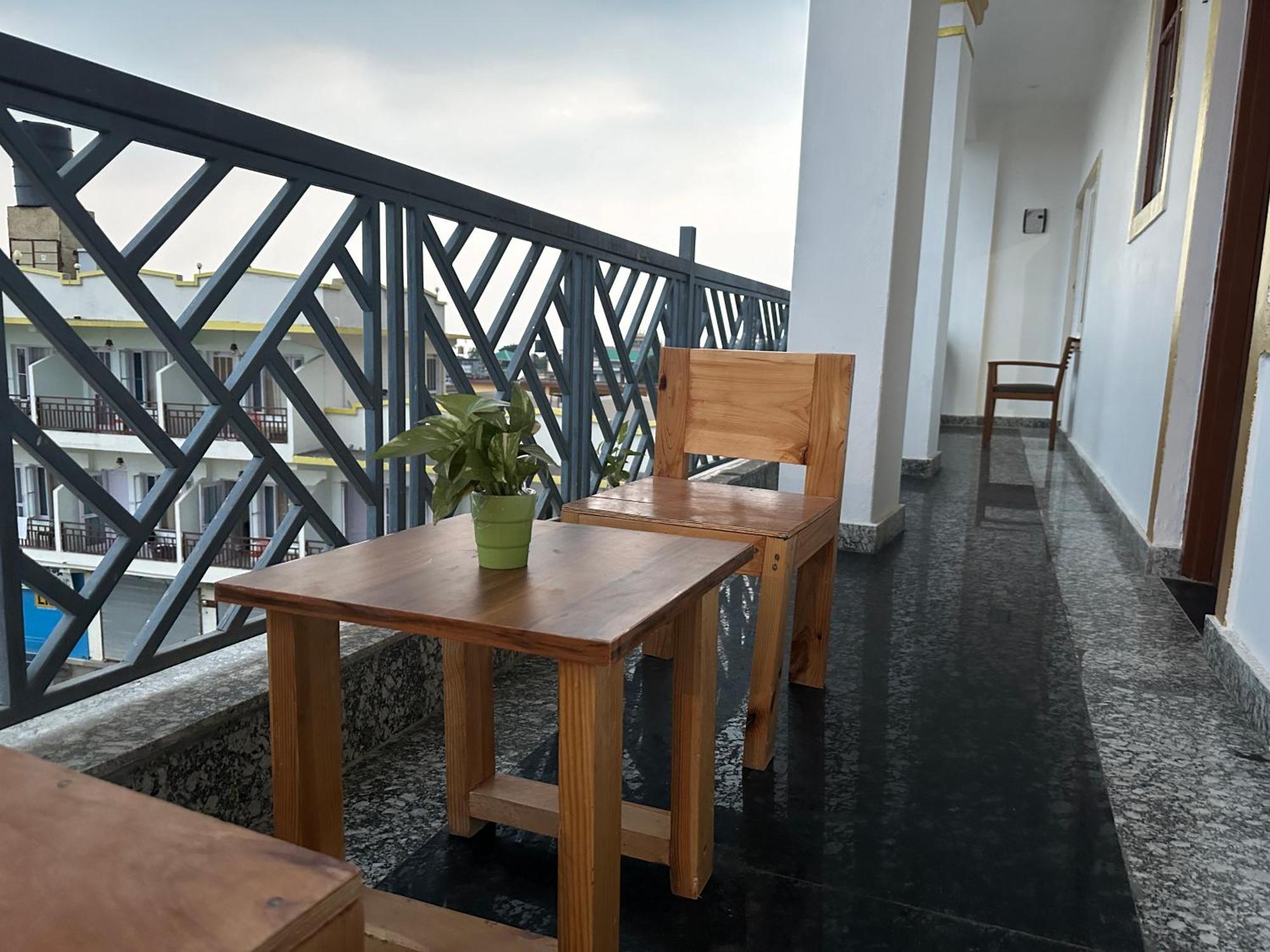 La Atharva Residency By Sunchasers Bīr Exterior foto